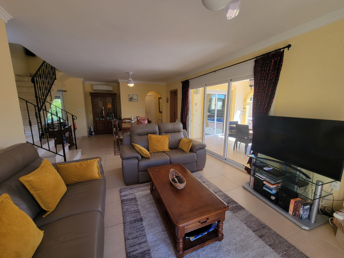 5 Bed Townhouse for sale in Calpe Costa Blanca, Alicante, Spain