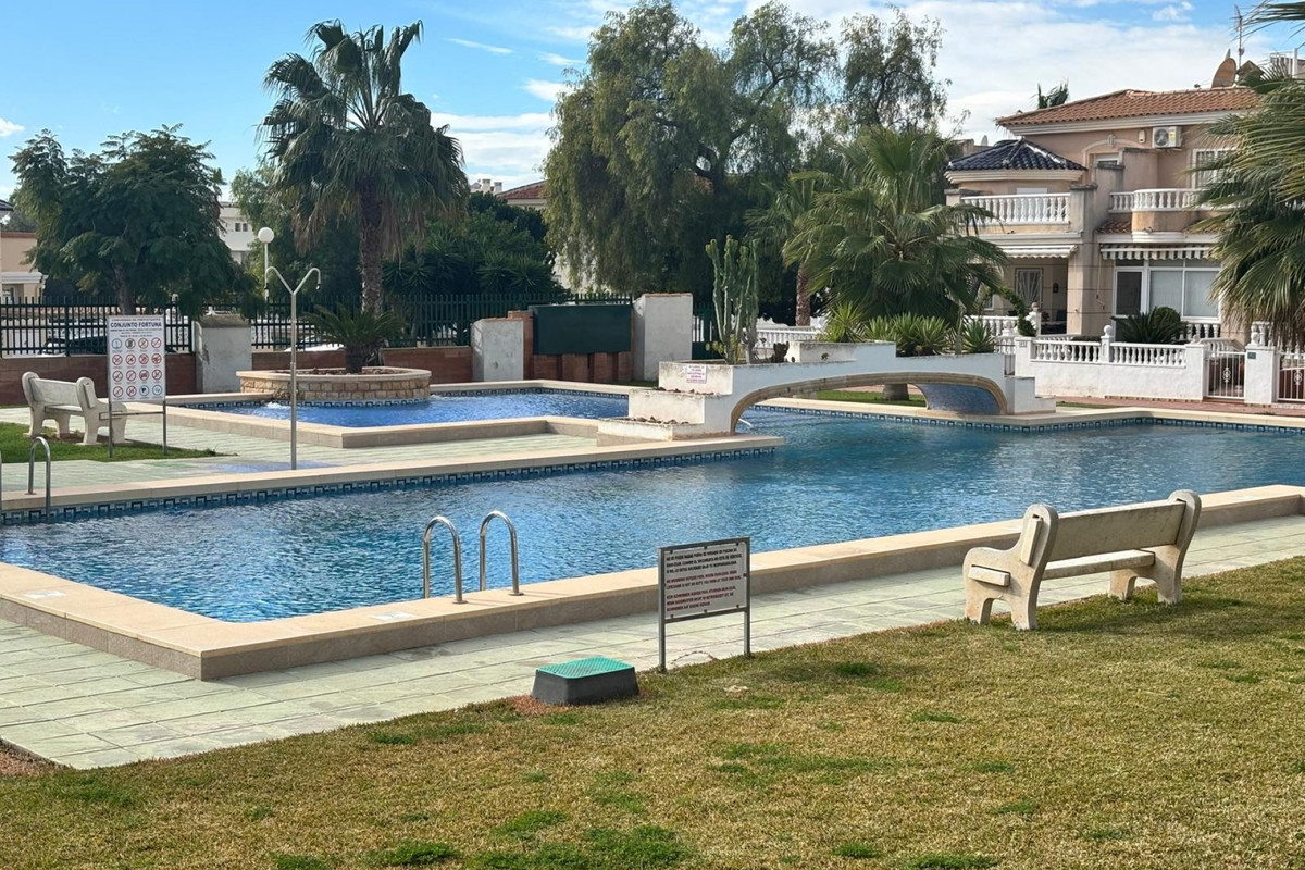 Se vende Adosada de 2 dormitorios en Costa Blanca, Alicante, España