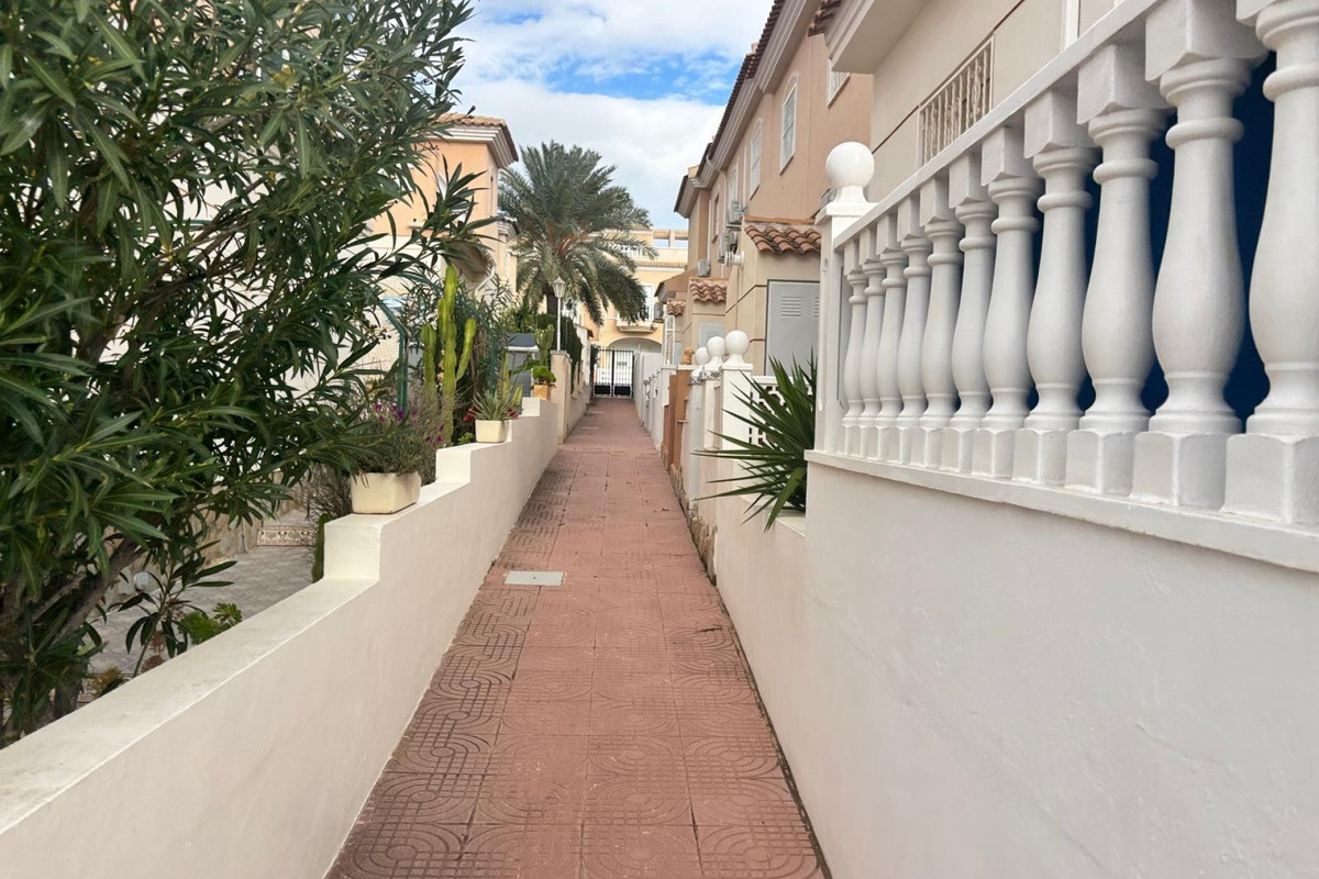 Se vende Adosada de 2 dormitorios en Costa Blanca, Alicante, España