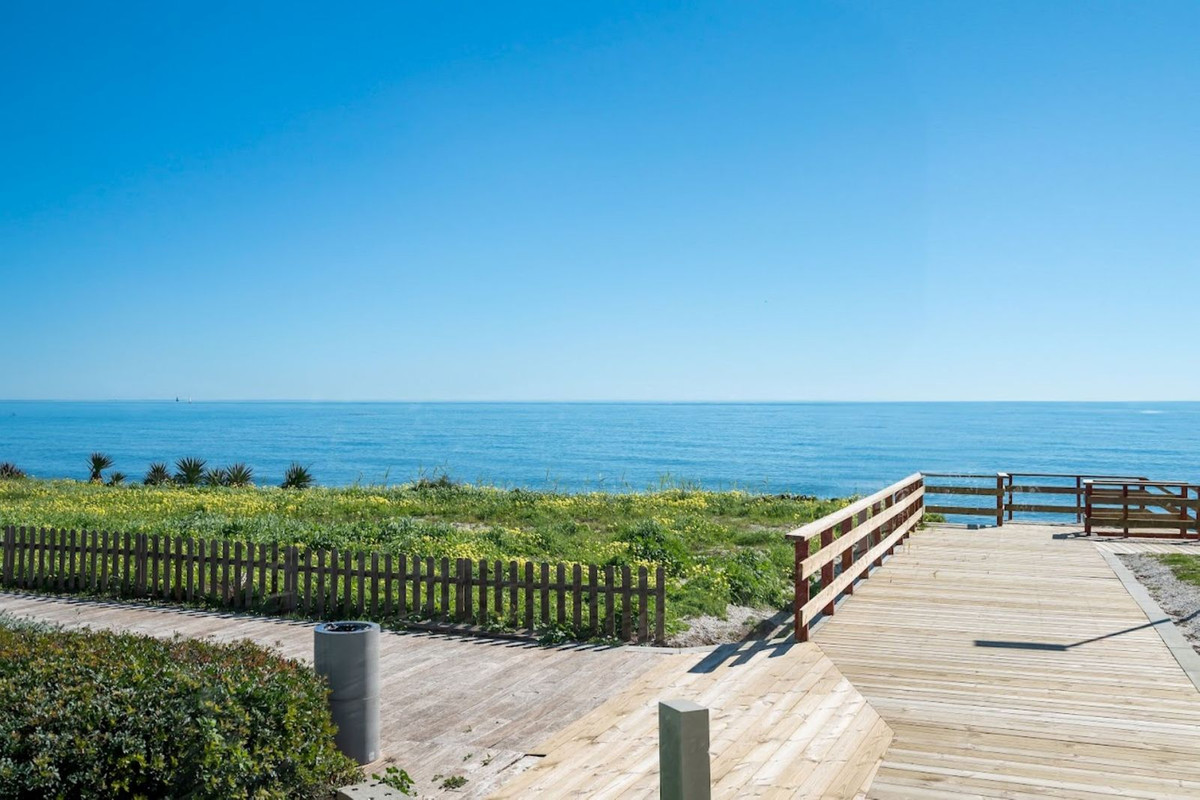 2 Bed Apartment for sale in Estepona Costa Del Sol, Málaga, Spain