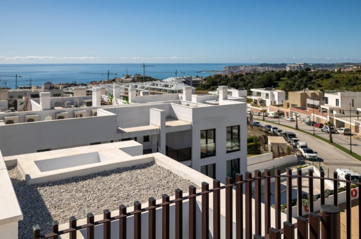 2 Bed Apartment for sale in Fuengirola Costa Del Sol, Málaga, Spain