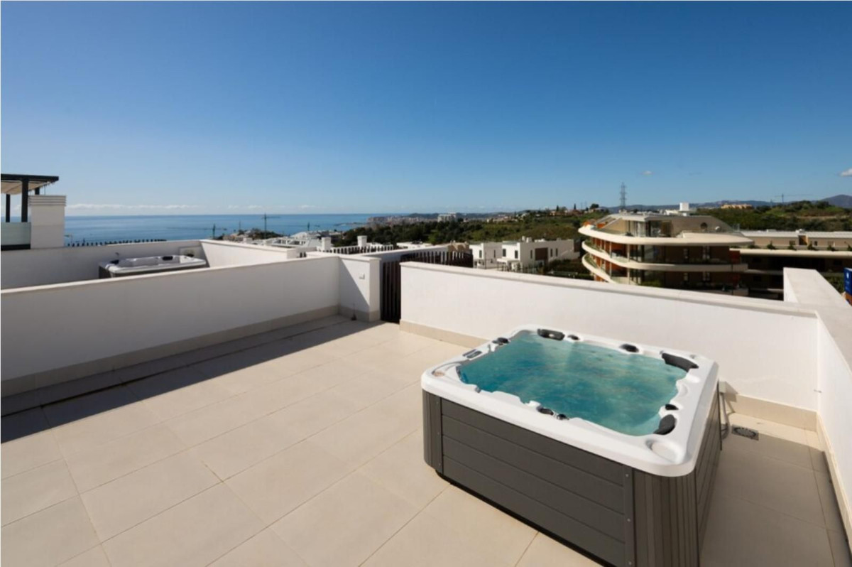 2 Bed Apartment for sale in Fuengirola Costa Del Sol, Málaga, Spain