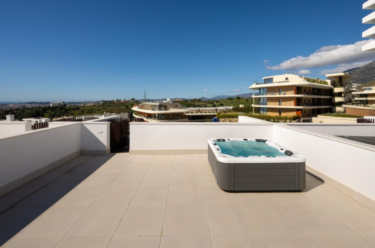 2 Bed Apartment for sale in Fuengirola Costa Del Sol, Málaga, Spain