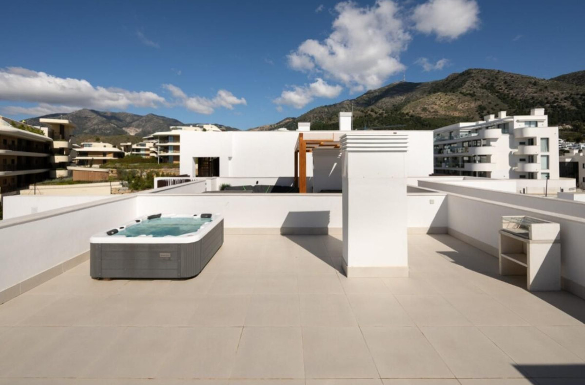 2 Bed Apartment for sale in Fuengirola Costa Del Sol, Málaga, Spain