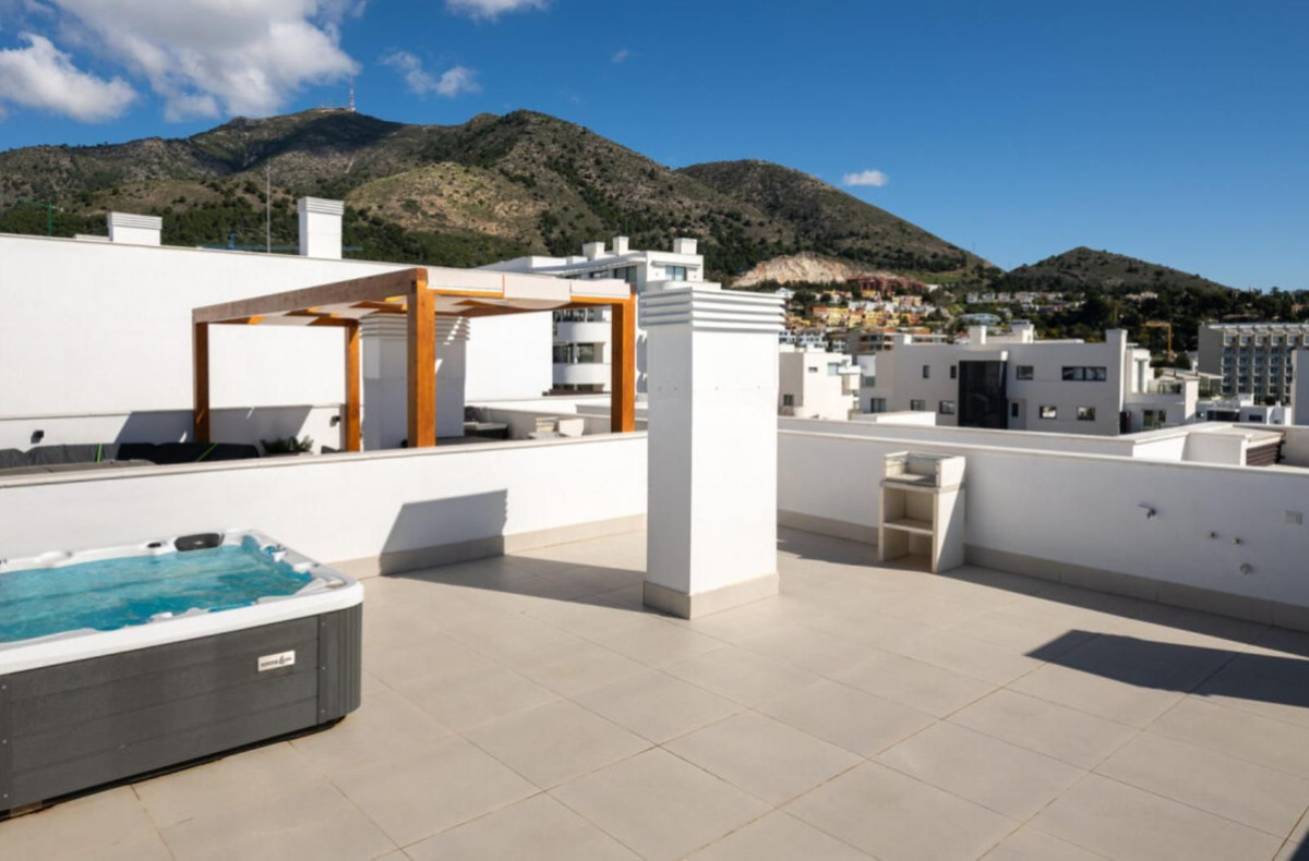 2 Bed Apartment for sale in Fuengirola Costa Del Sol, Málaga, Spain