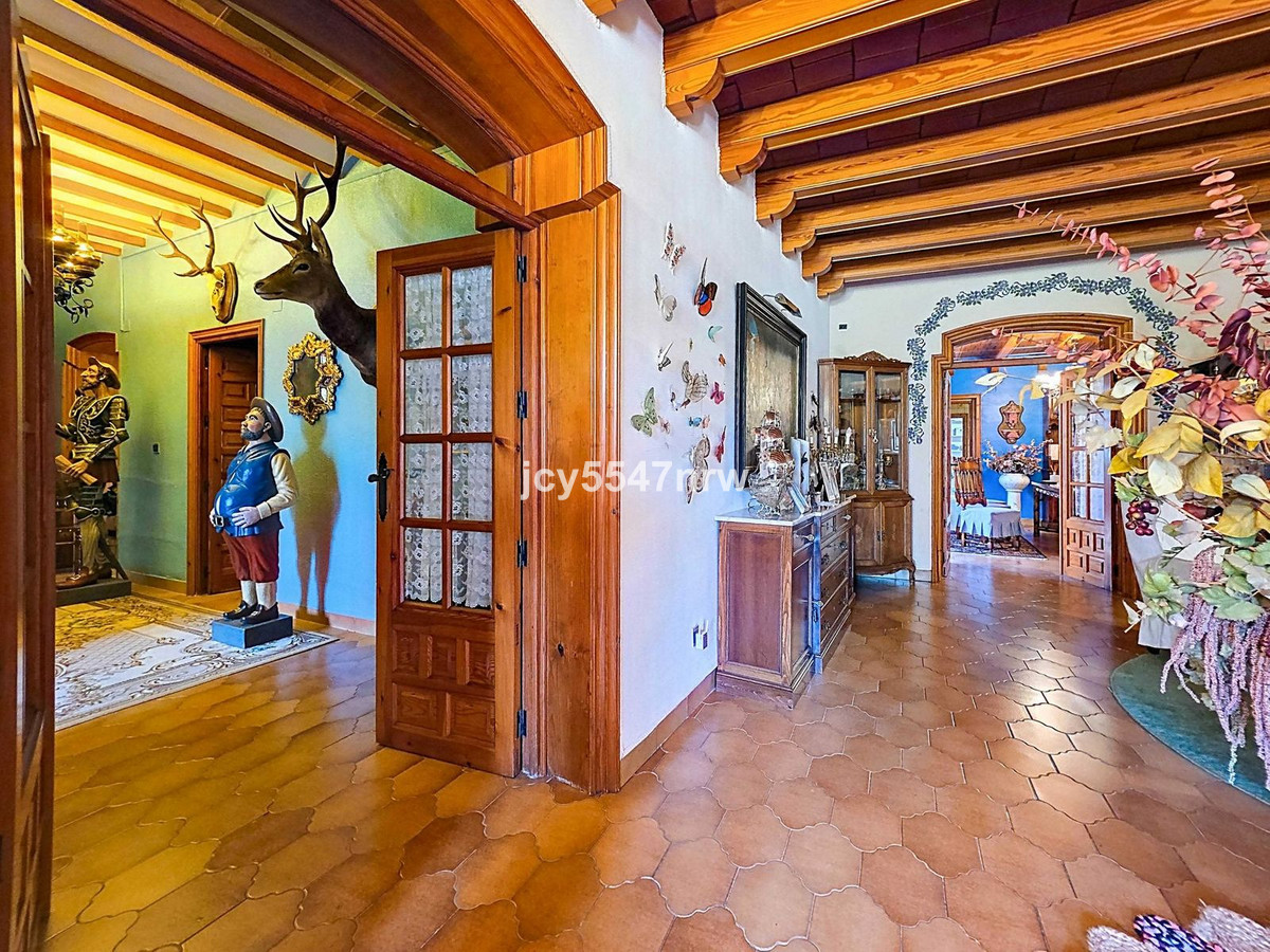 6 Bed Townhouse for sale in Elda Costa Blanca, Alicante, Spain