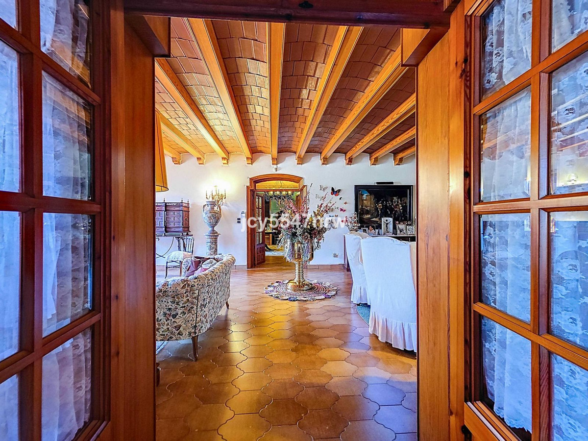 6 Bed Townhouse for sale in Elda Costa Blanca, Alicante, Spain