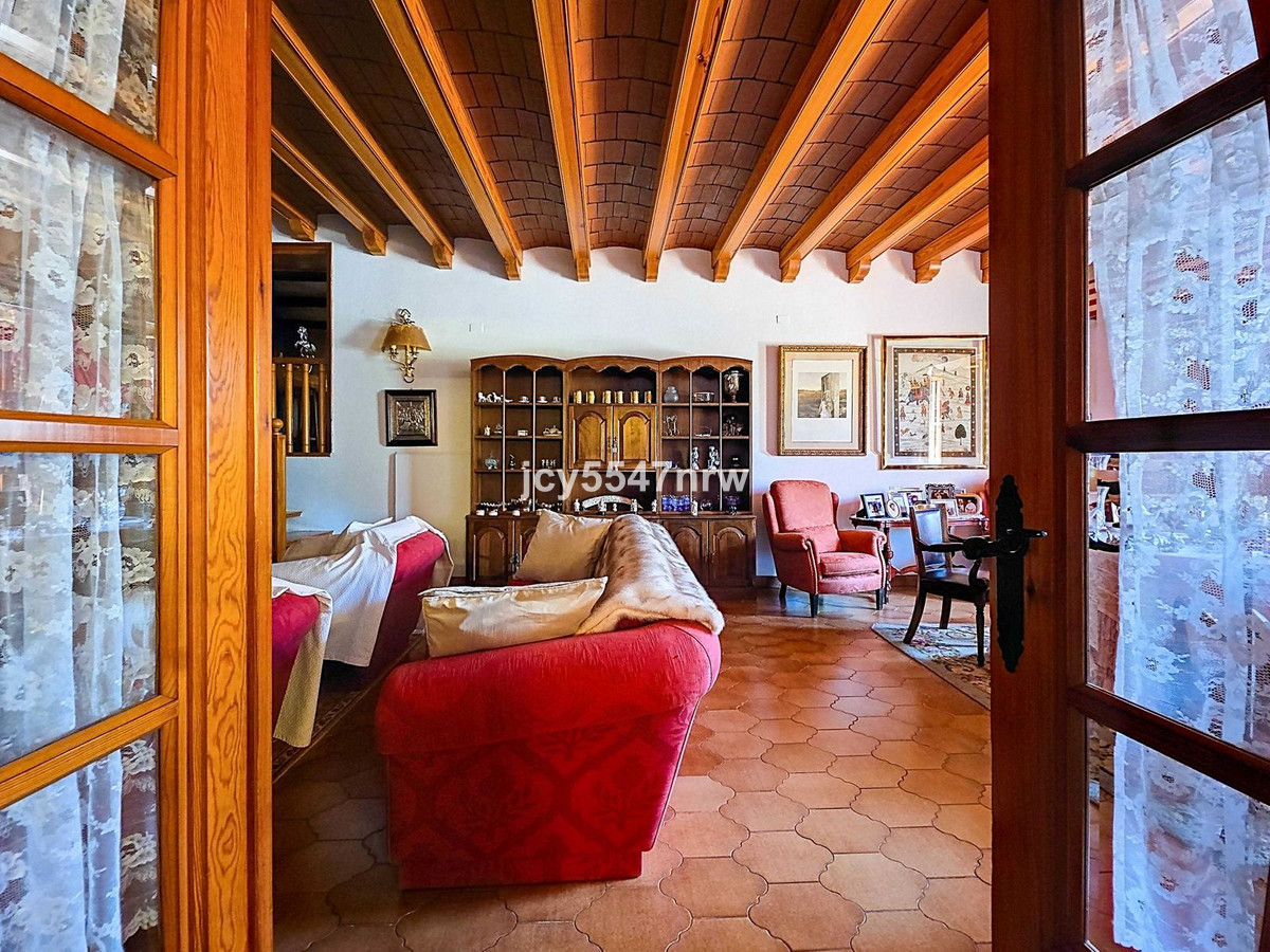 6 Bed Townhouse for sale in Elda Costa Blanca, Alicante, Spain