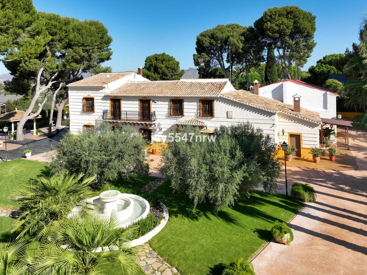 6 Bed Townhouse for sale in Elda Costa Blanca, Alicante, Spain