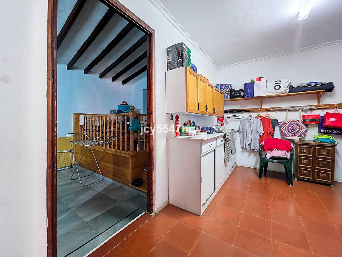 6 Bed Townhouse for sale in Elda Costa Blanca, Alicante, Spain