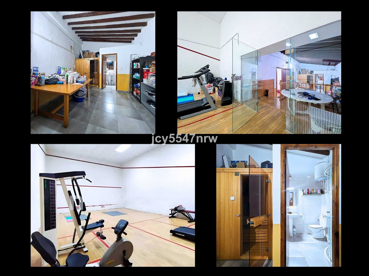 6 Bed Townhouse for sale in Elda Costa Blanca, Alicante, Spain