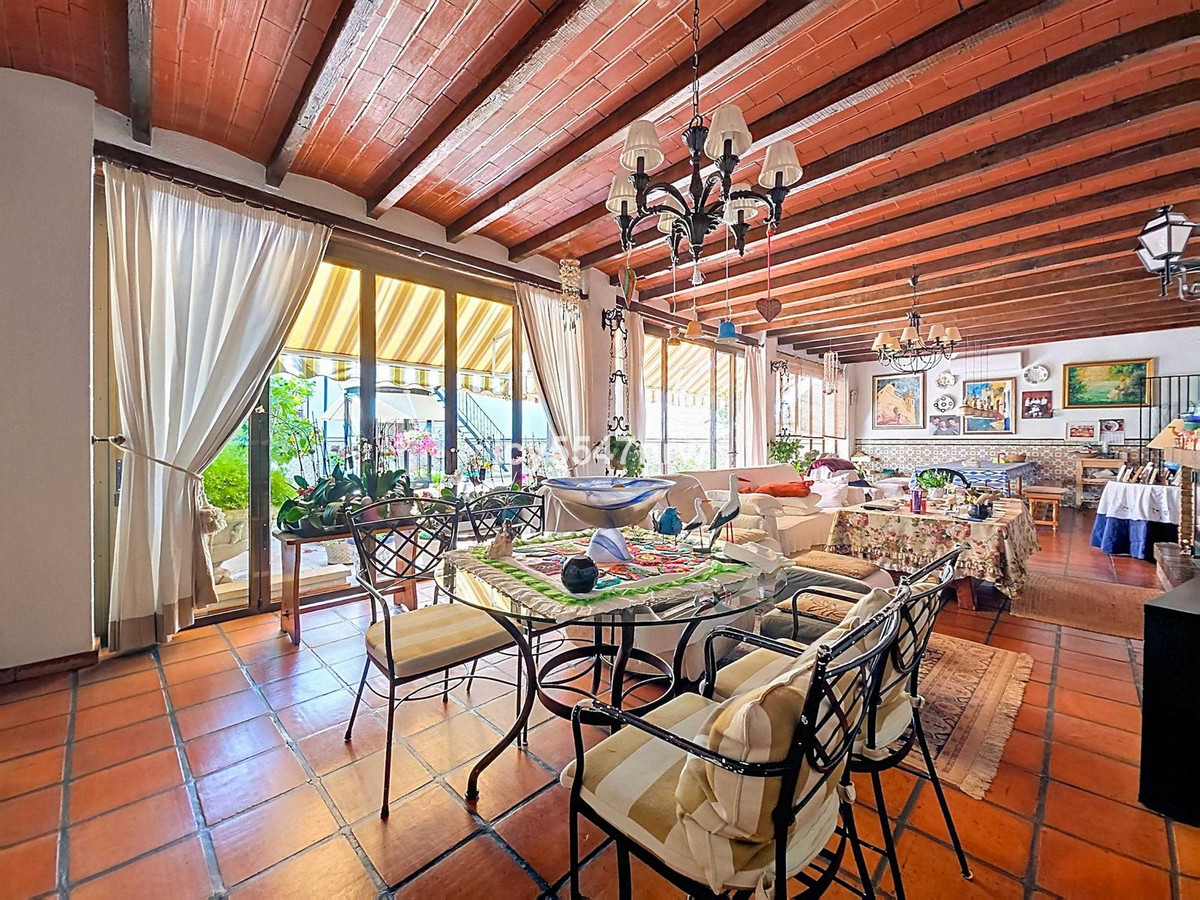 6 Bed Townhouse for sale in Elda Costa Blanca, Alicante, Spain