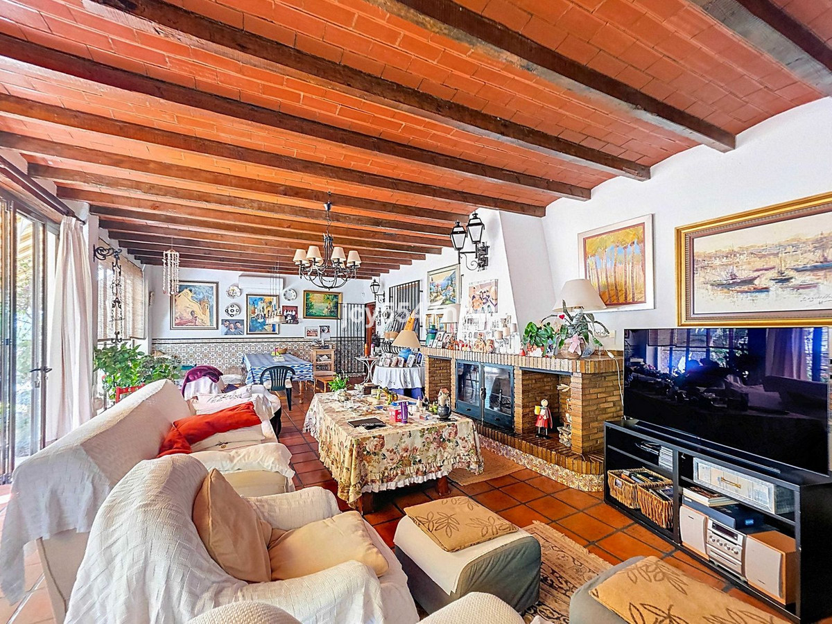 6 Bed Townhouse for sale in Elda Costa Blanca, Alicante, Spain