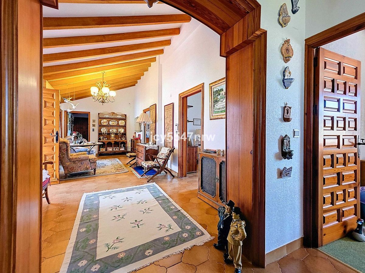 6 Bed Townhouse for sale in Elda Costa Blanca, Alicante, Spain