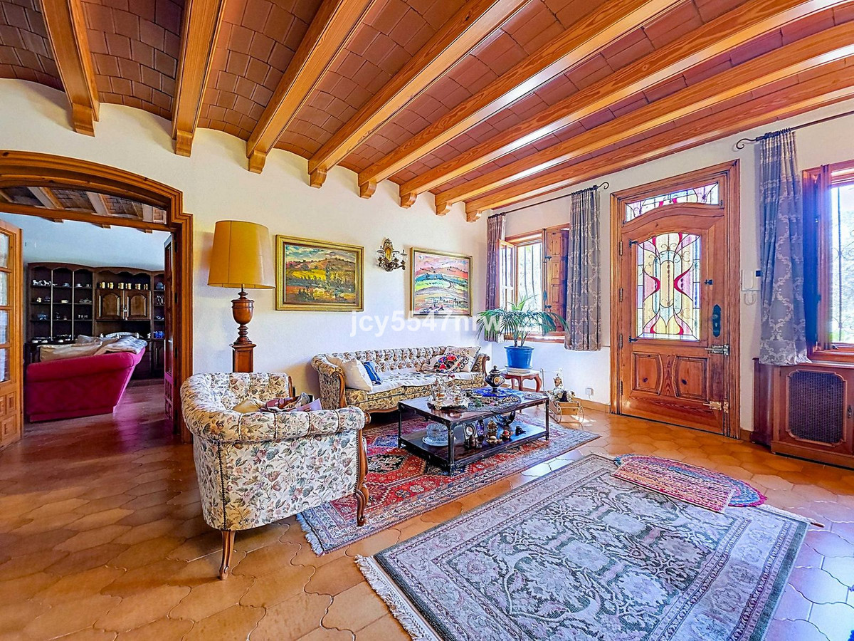 6 Bed Townhouse for sale in Elda Costa Blanca, Alicante, Spain