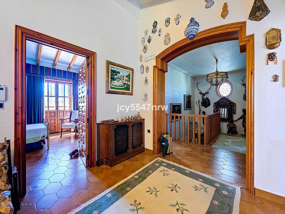6 Bed Townhouse for sale in Elda Costa Blanca, Alicante, Spain