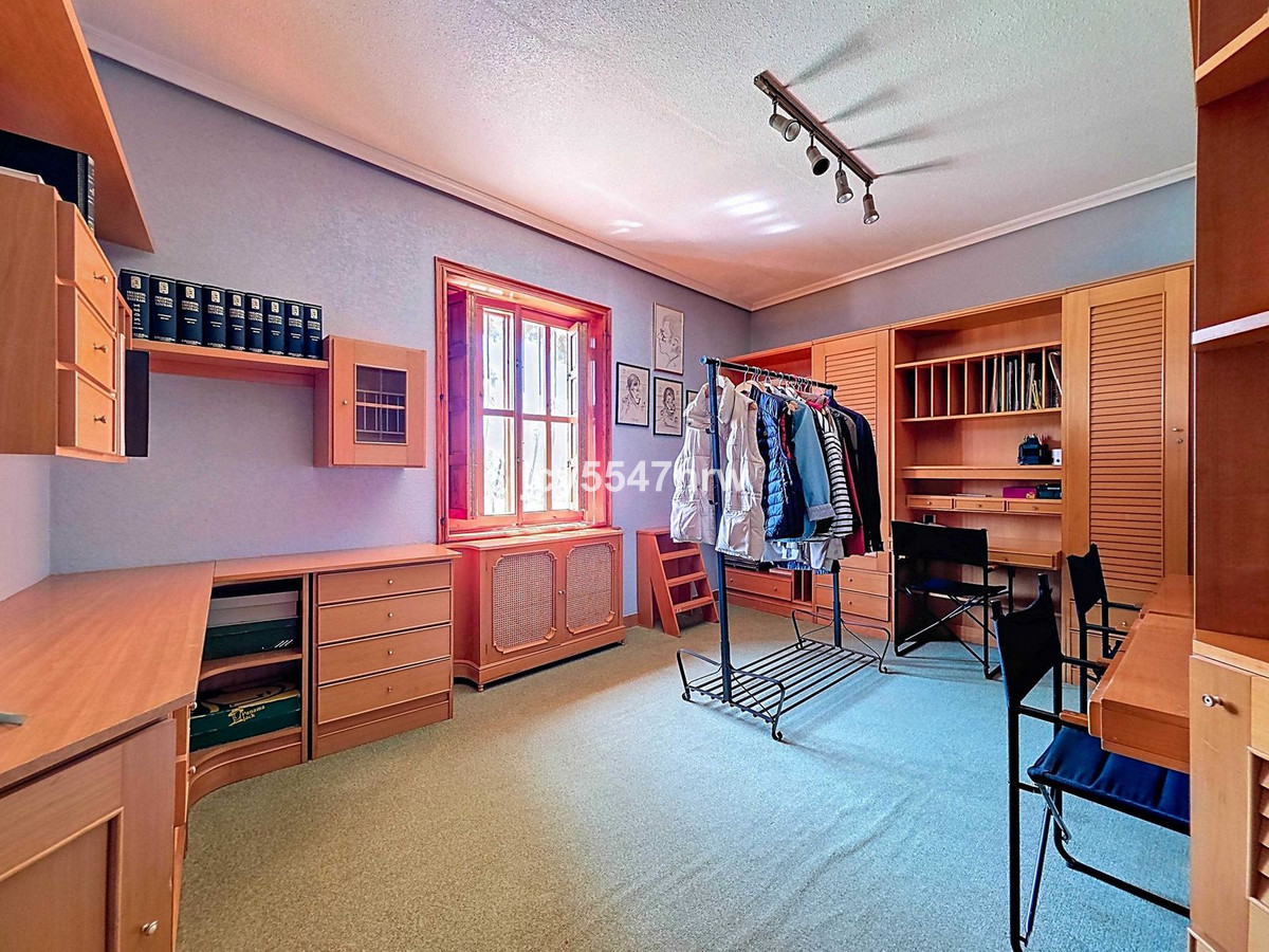 6 Bed Townhouse for sale in Elda Costa Blanca, Alicante, Spain