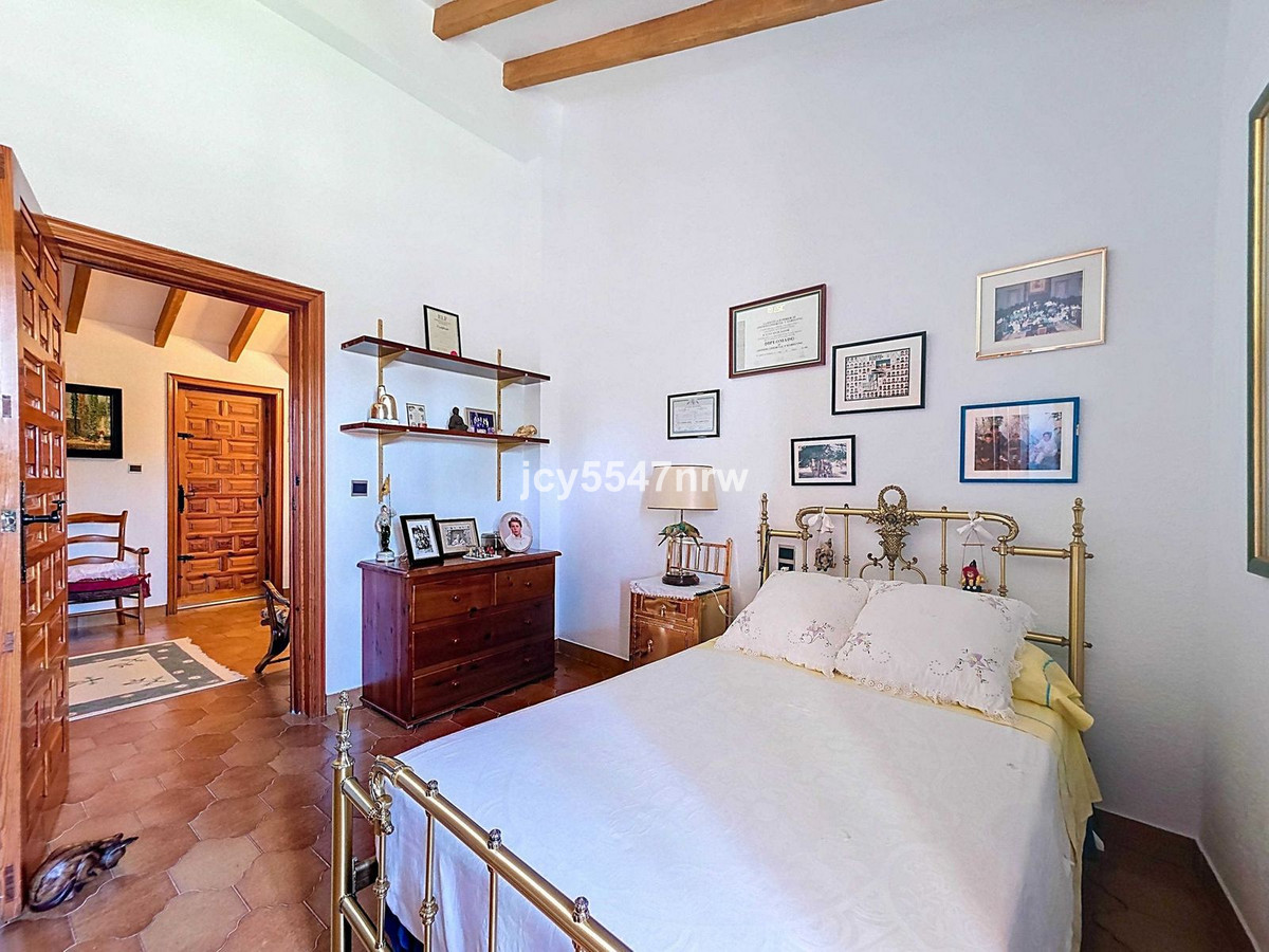 6 Bed Townhouse for sale in Elda Costa Blanca, Alicante, Spain