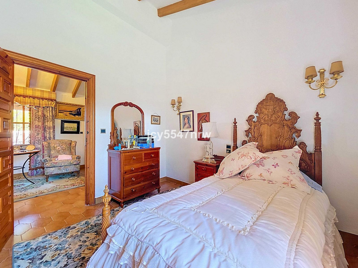 6 Bed Townhouse for sale in Elda Costa Blanca, Alicante, Spain