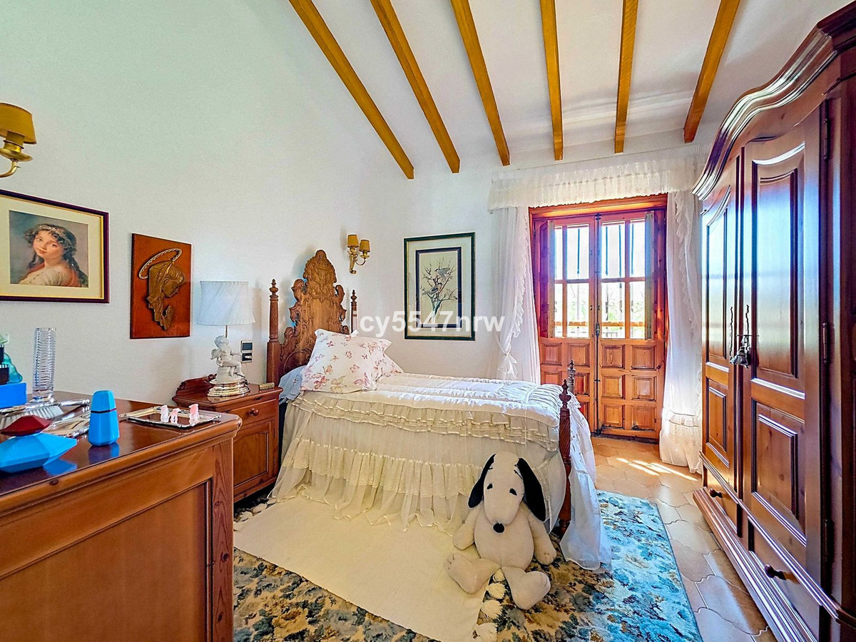 6 Bed Townhouse for sale in Elda Costa Blanca, Alicante, Spain