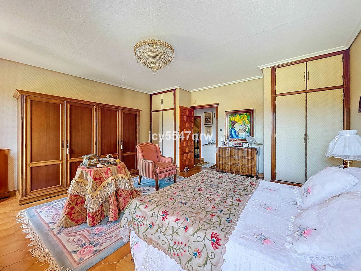 6 Bed Townhouse for sale in Elda Costa Blanca, Alicante, Spain