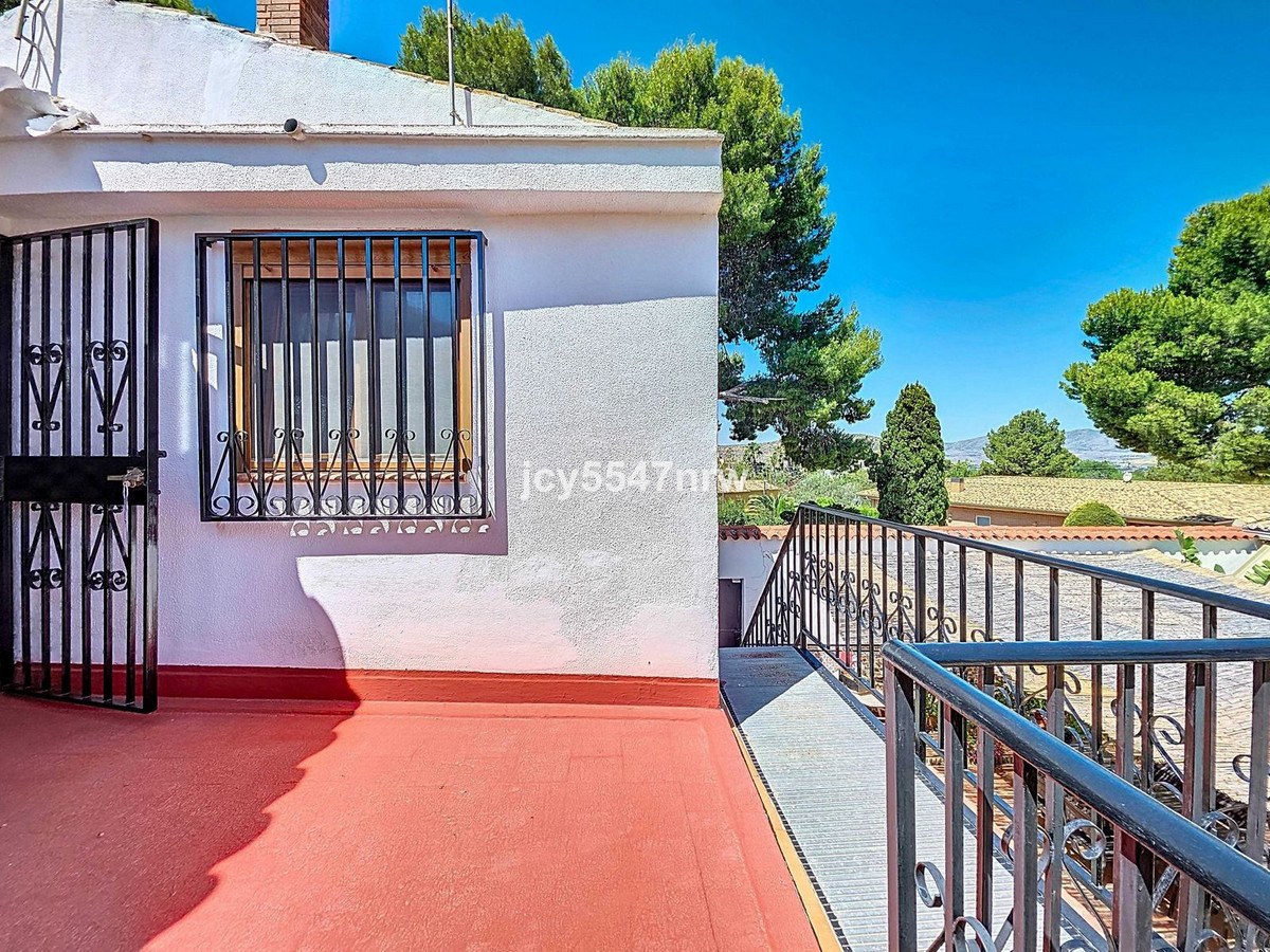 6 Bed Townhouse for sale in Elda Costa Blanca, Alicante, Spain