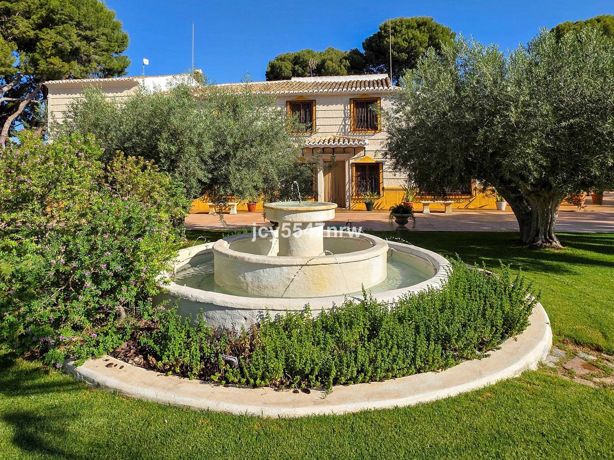 6 Bed Townhouse for sale in Elda Costa Blanca, Alicante, Spain