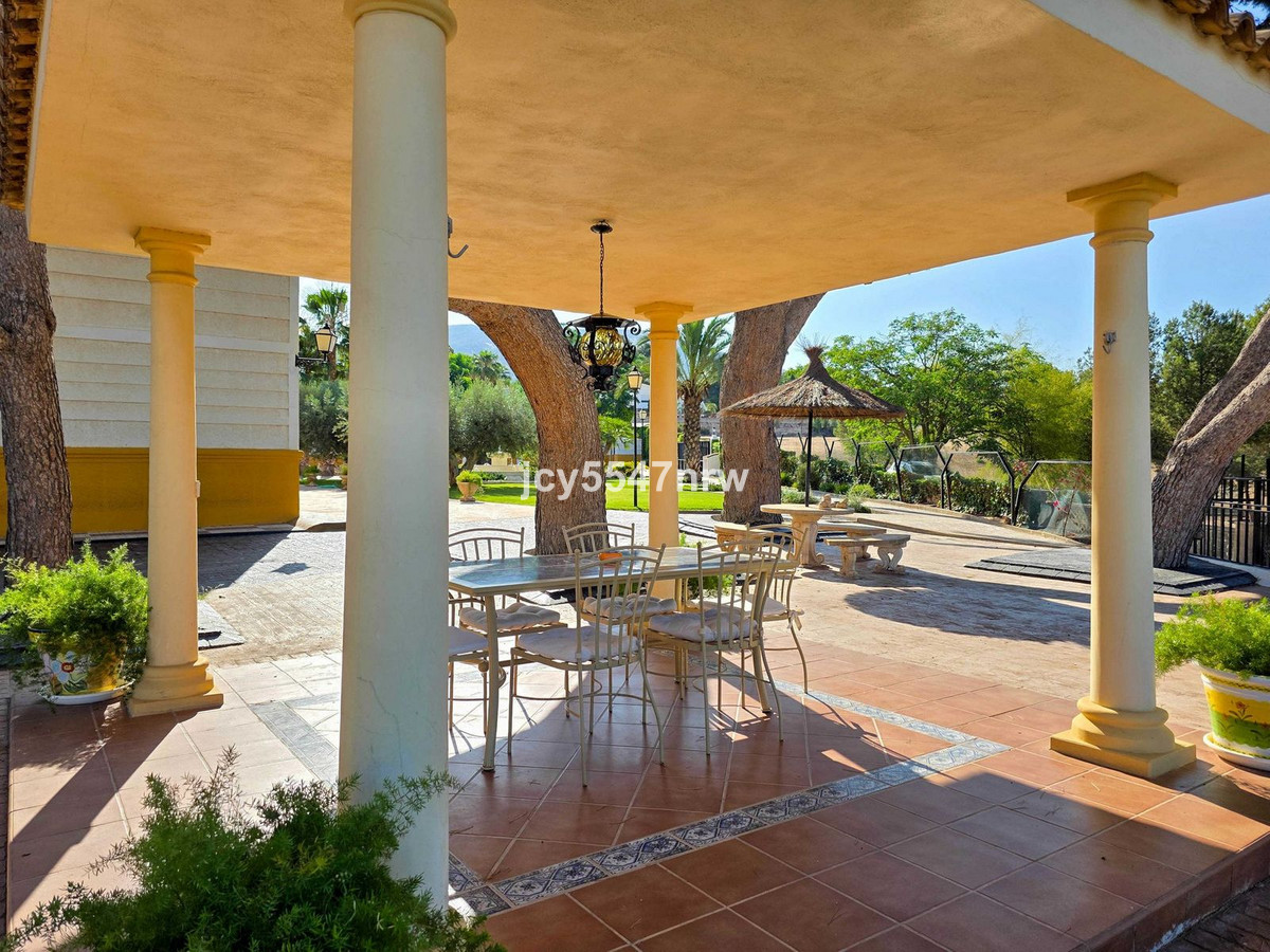 6 Bed Townhouse for sale in Elda Costa Blanca, Alicante, Spain