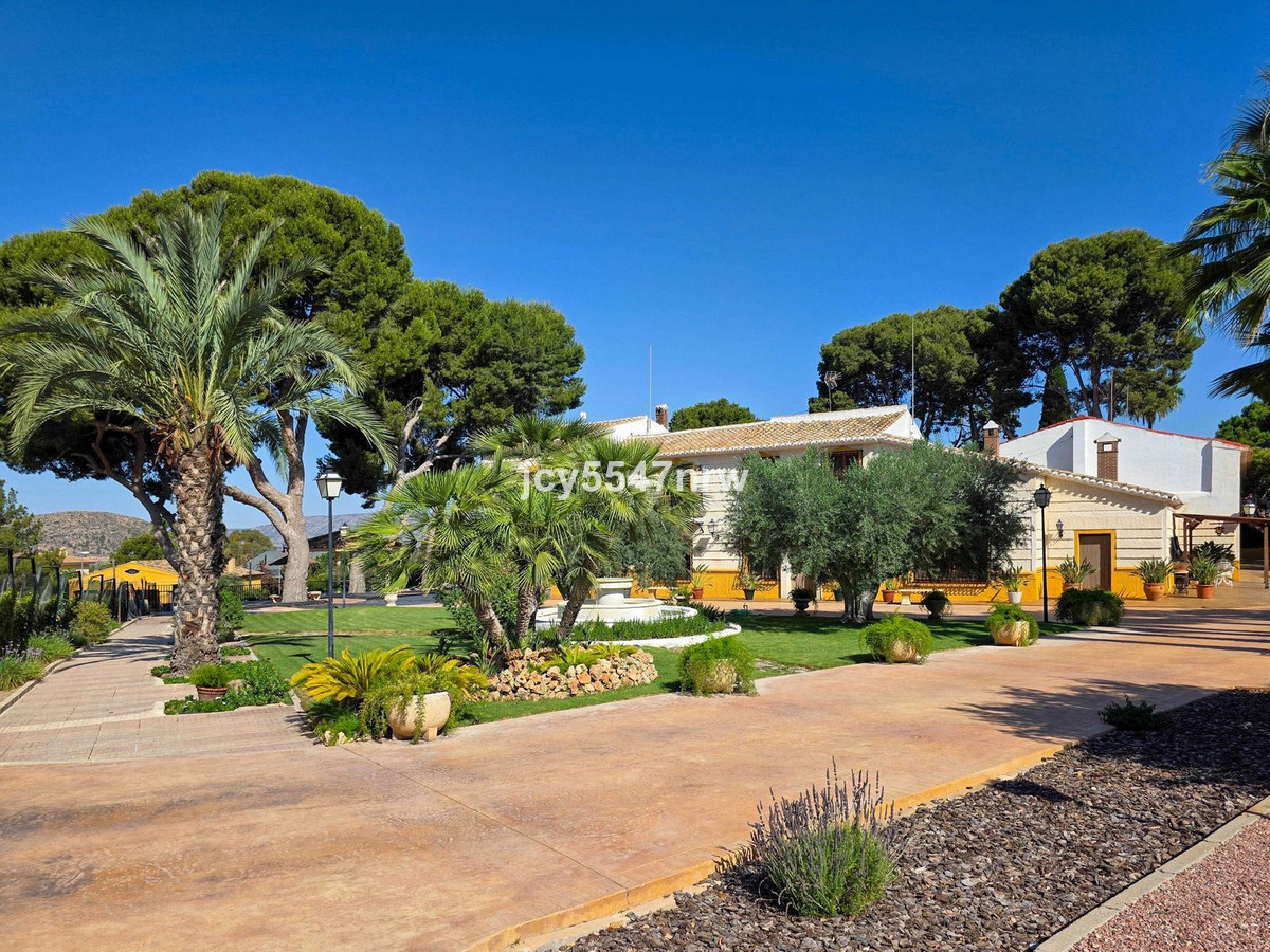 6 Bed Townhouse for sale in Elda Costa Blanca, Alicante, Spain