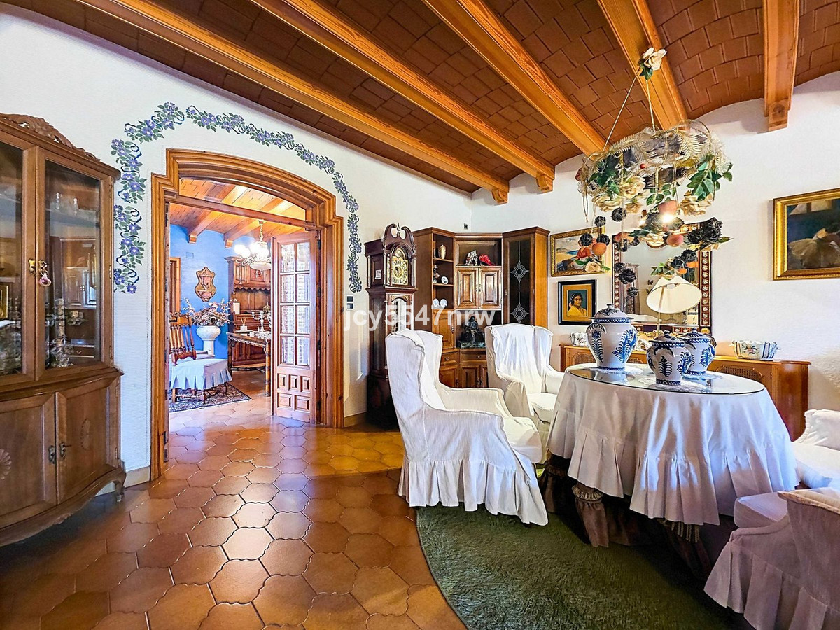 6 Bed Townhouse for sale in Elda Costa Blanca, Alicante, Spain