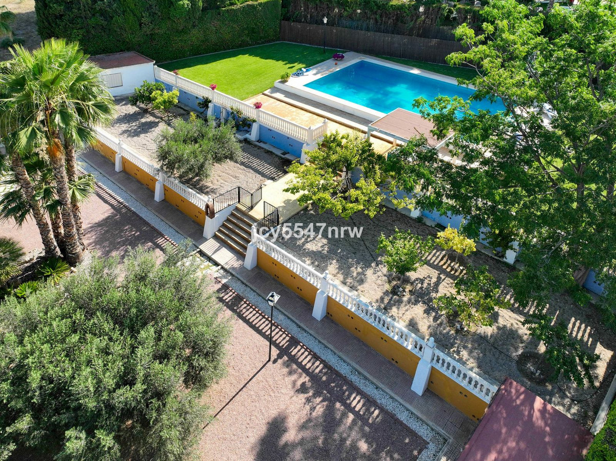 6 Bed Townhouse for sale in Elda Costa Blanca, Alicante, Spain