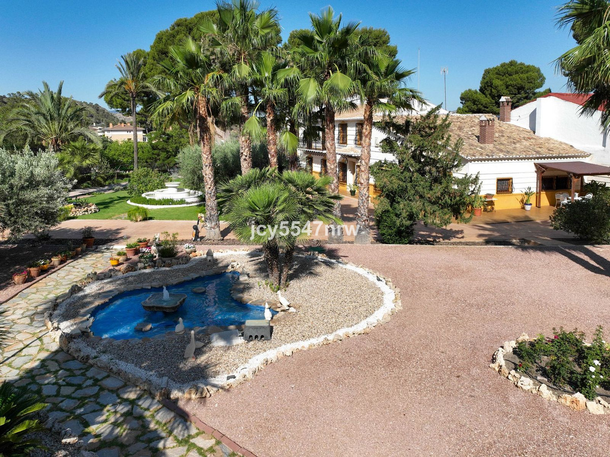 6 Bed Townhouse for sale in Elda Costa Blanca, Alicante, Spain
