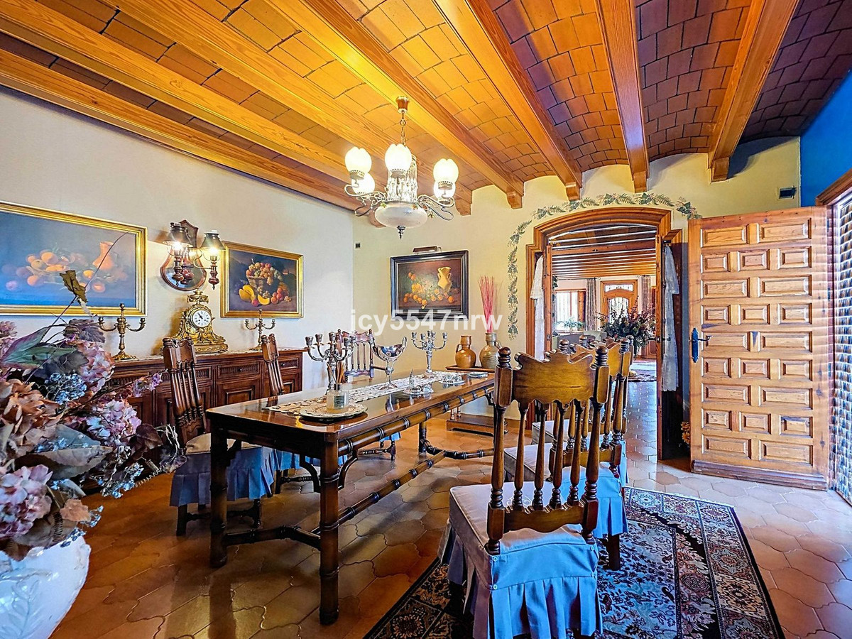 6 Bed Townhouse for sale in Elda Costa Blanca, Alicante, Spain