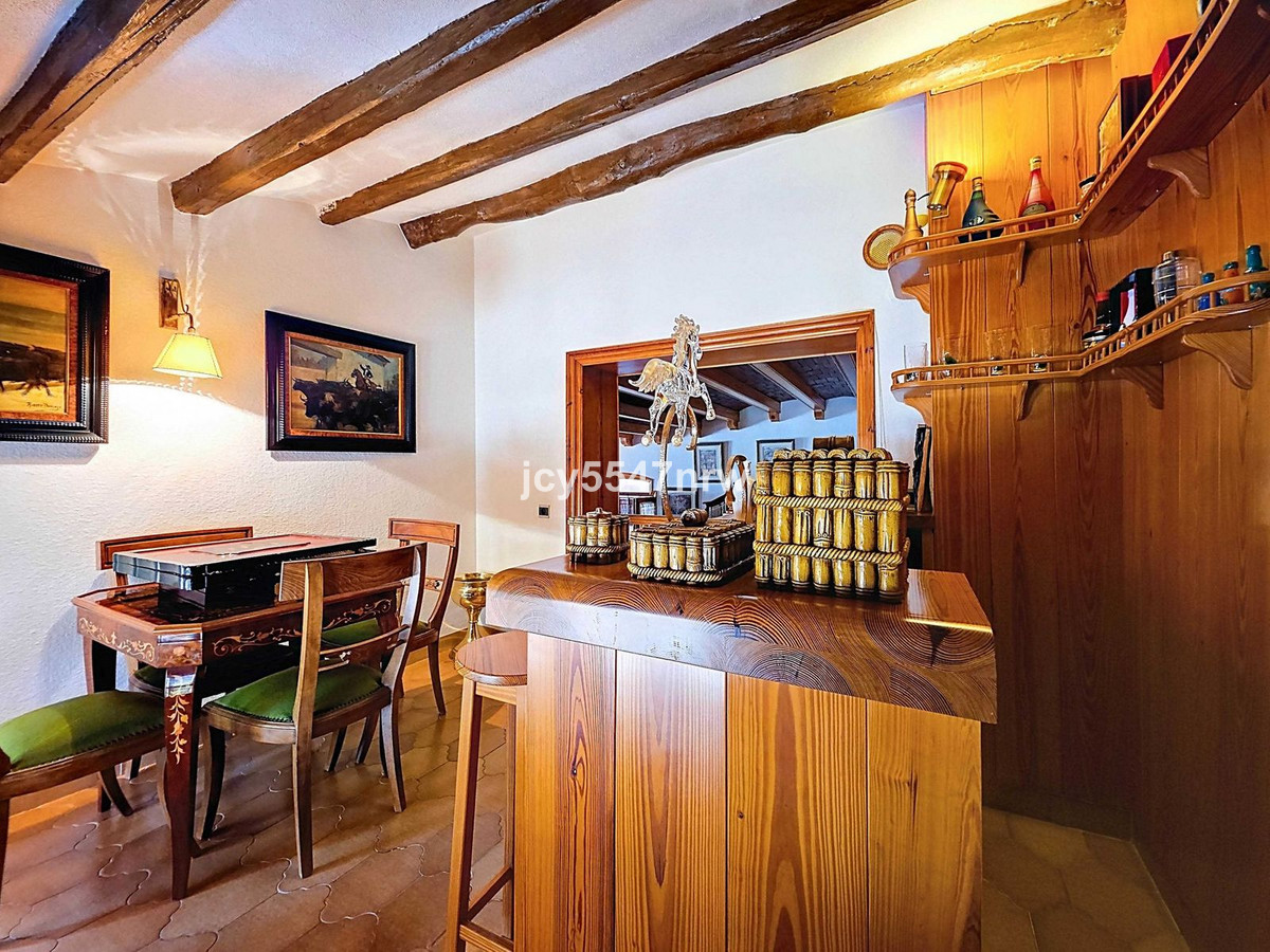 6 Bed Townhouse for sale in Elda Costa Blanca, Alicante, Spain