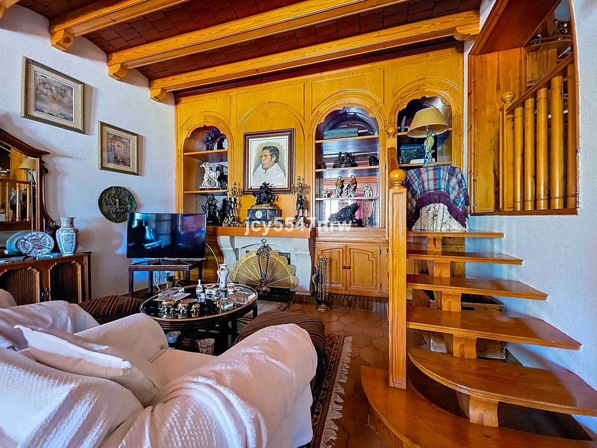 6 Bed Townhouse for sale in Elda Costa Blanca, Alicante, Spain