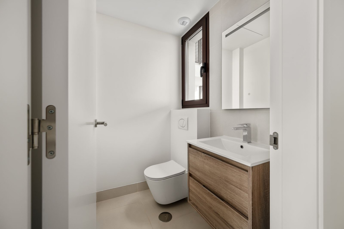 3 Bed Apartment for sale in Fuengirola Costa Del Sol, Málaga, Spain