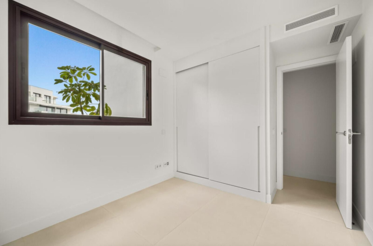 3 Bed Apartment for sale in Fuengirola Costa Del Sol, Málaga, Spain