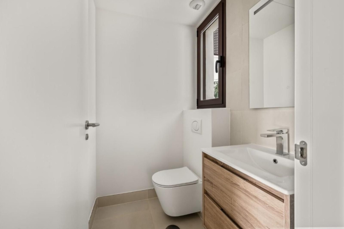 3 Bed Apartment for sale in Fuengirola Costa Del Sol, Málaga, Spain