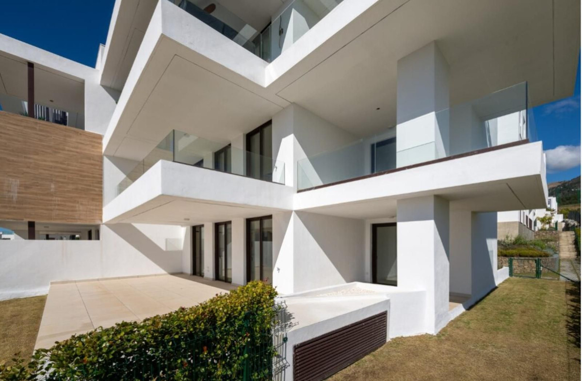 3 Bed Apartment for sale in Fuengirola Costa Del Sol, Málaga, Spain