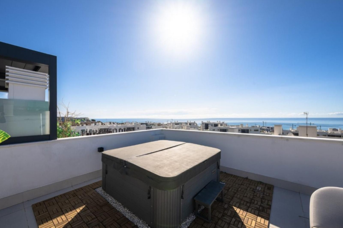2 Bed Apartment for sale in Fuengirola Costa Del Sol, Málaga, Spain