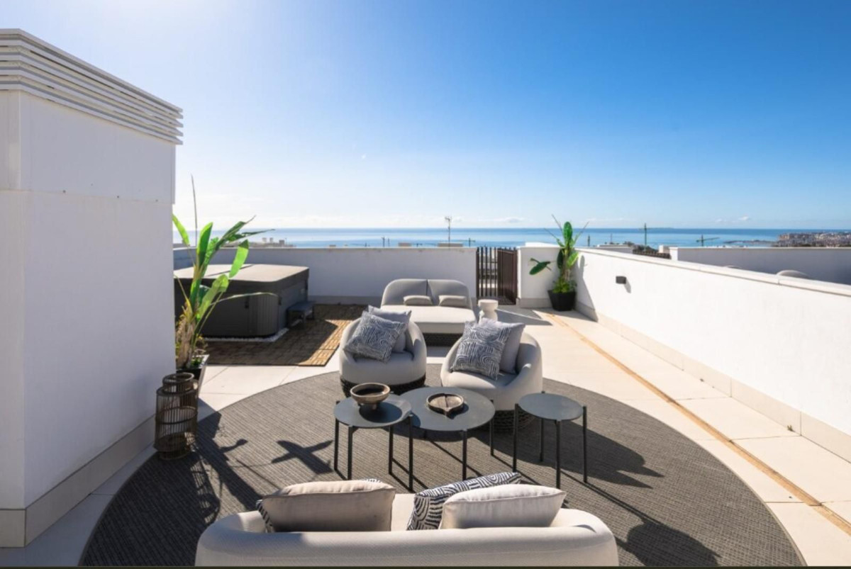 2 Bed Apartment for sale in Fuengirola Costa Del Sol, Málaga, Spain