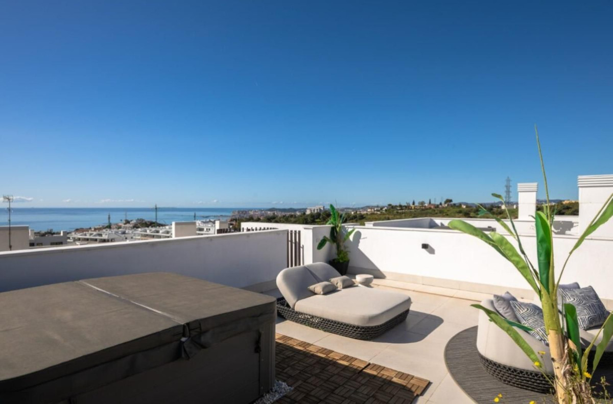 2 Bed Apartment for sale in Fuengirola Costa Del Sol, Málaga, Spain