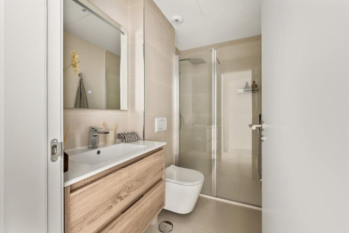 2 Bed Apartment for sale in Fuengirola Costa Del Sol, Málaga, Spain