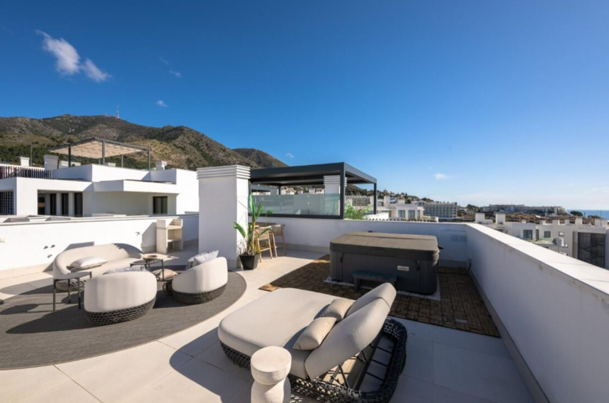 2 Bed Apartment for sale in Fuengirola Costa Del Sol, Málaga, Spain