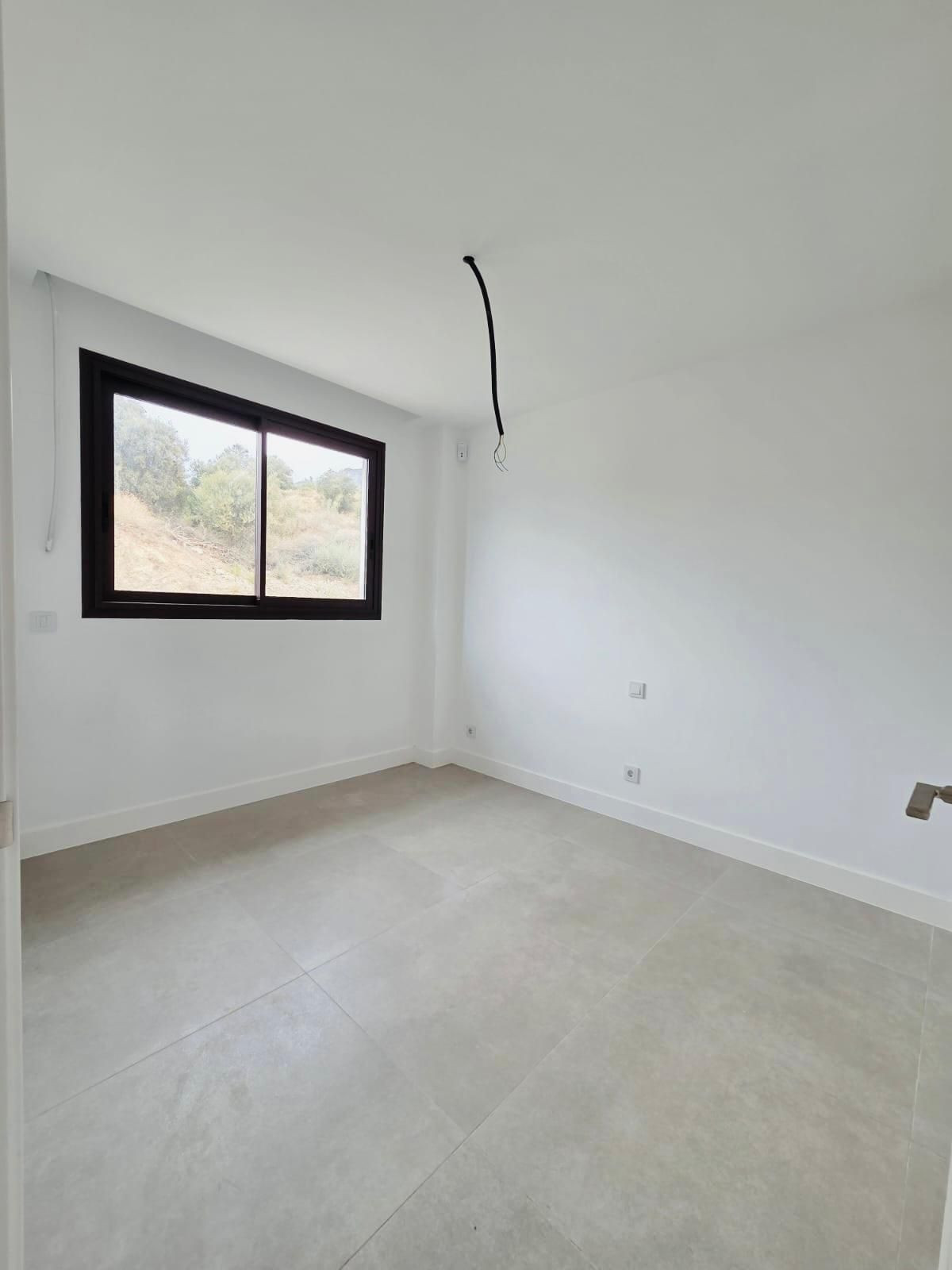 2 Bed Apartment for sale in Fuengirola Costa Del Sol, Málaga, Spain