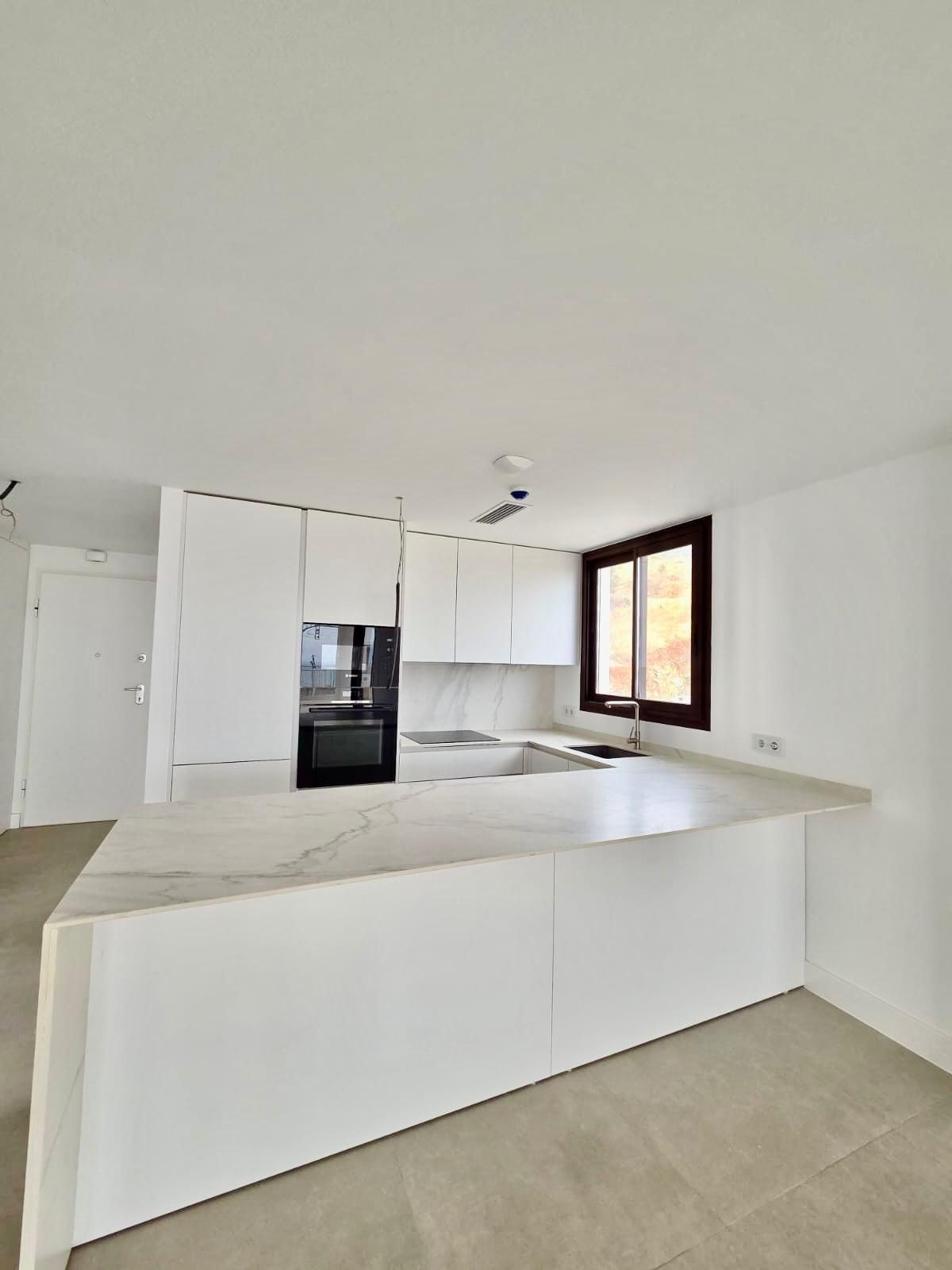 2 Bed Apartment for sale in Fuengirola Costa Del Sol, Málaga, Spain