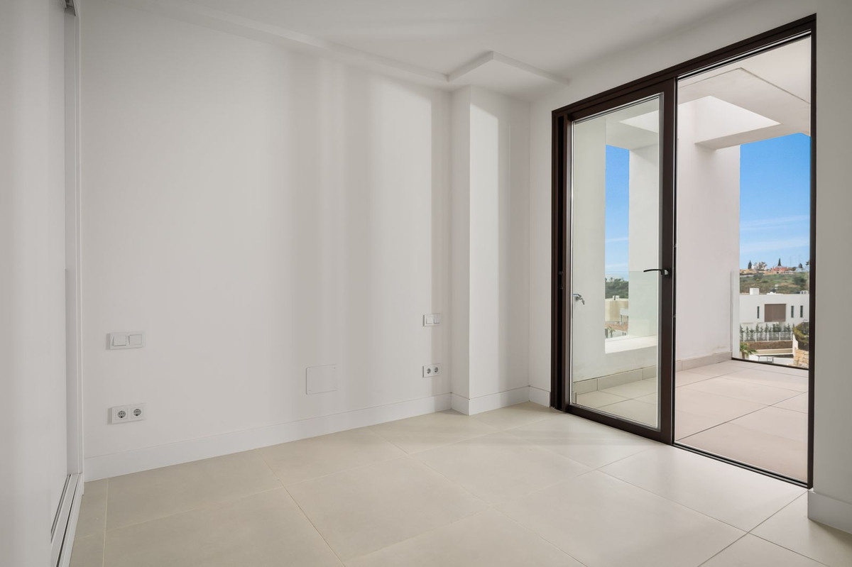 2 Bed Apartment for sale in Fuengirola Costa Del Sol, Málaga, Spain