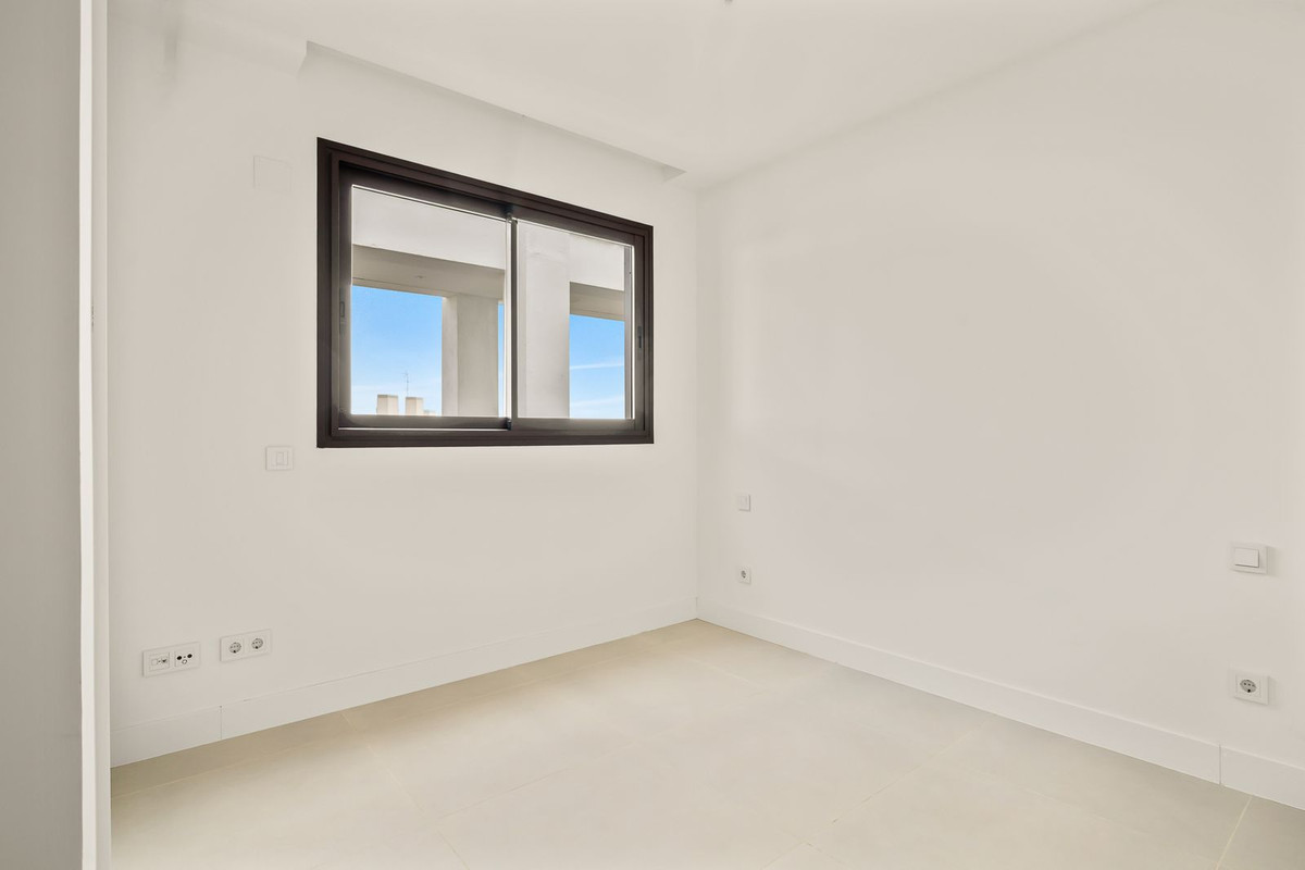 2 Bed Apartment for sale in Fuengirola Costa Del Sol, Málaga, Spain