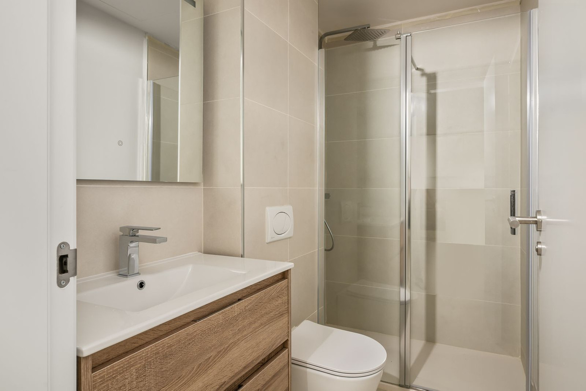 2 Bed Apartment for sale in Fuengirola Costa Del Sol, Málaga, Spain
