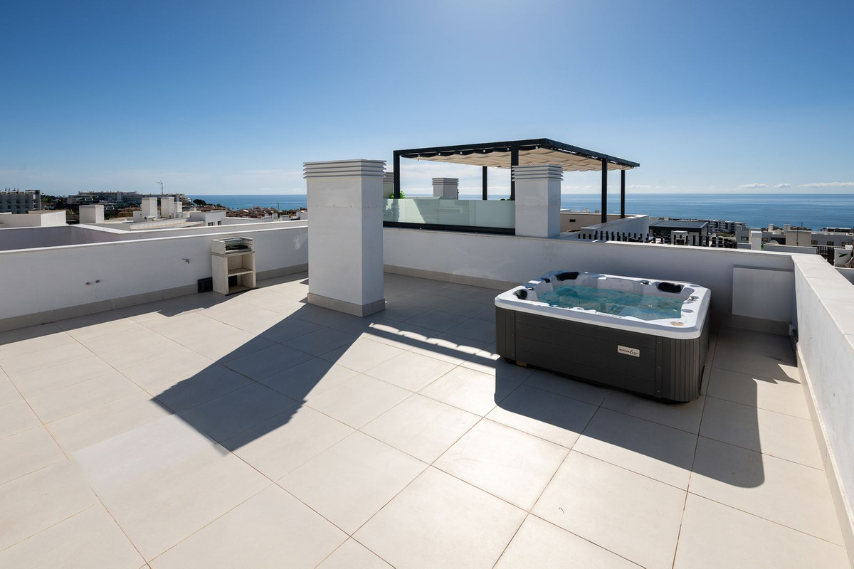 2 Bed Apartment for sale in Fuengirola Costa Del Sol, Málaga, Spain